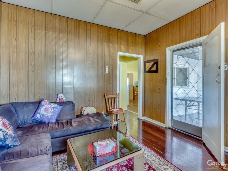 42 Derisleigh Street, Cannington WA 6107