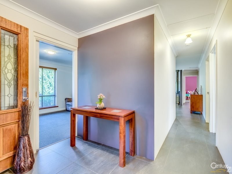 8 Kurrajong Street, Roleystone WA 6111