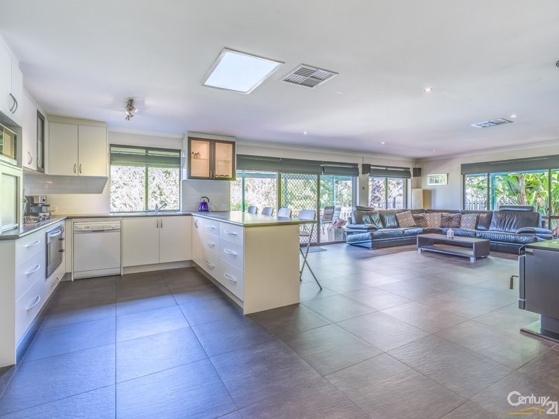 8 Kurrajong Street, Roleystone WA 6111