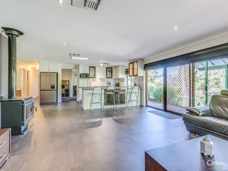 8 Kurrajong Street, Roleystone WA 6111