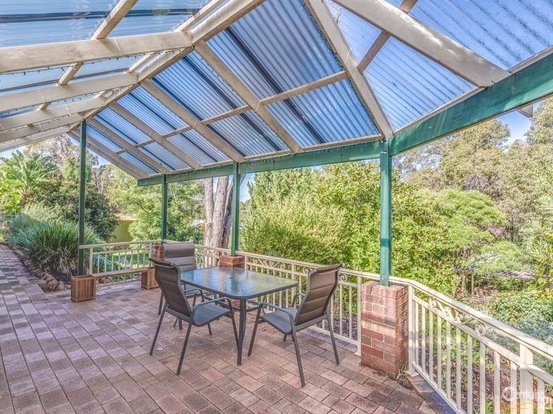 8 Kurrajong Street, Roleystone WA 6111