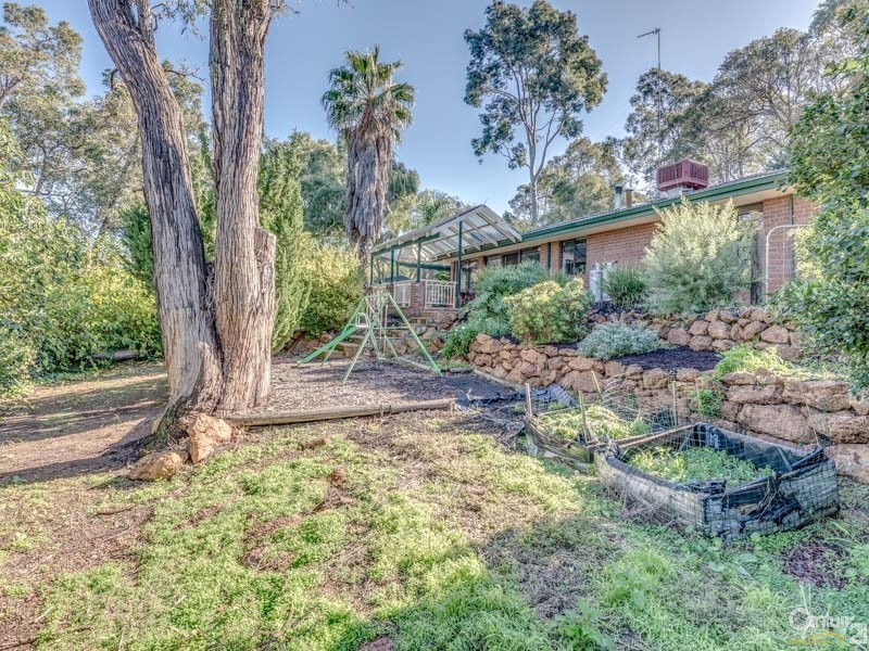 8 Kurrajong Street, Roleystone WA 6111