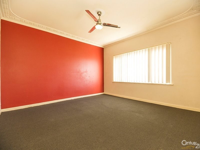 57 Cross Street, Queens Park WA 6107