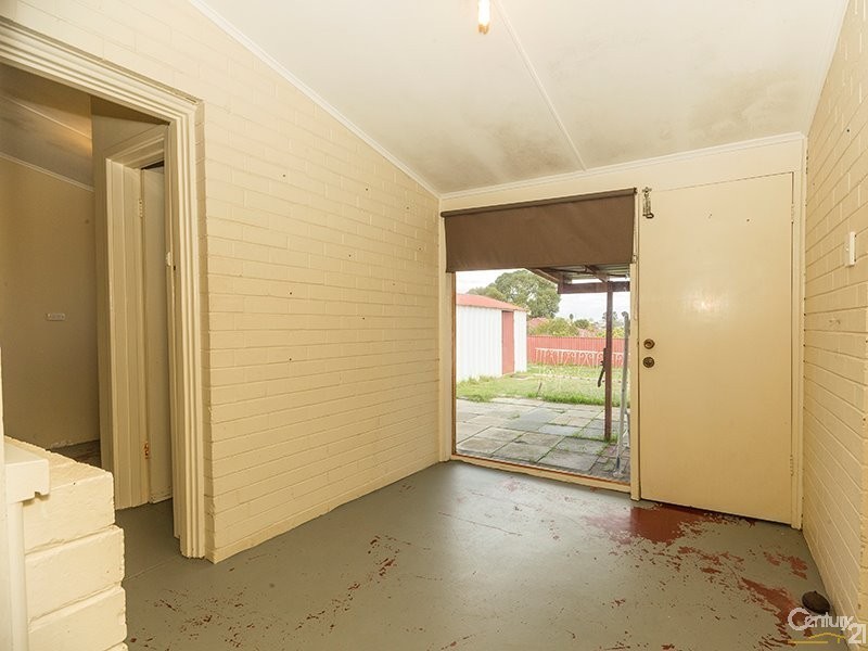 57 Cross Street, Queens Park WA 6107