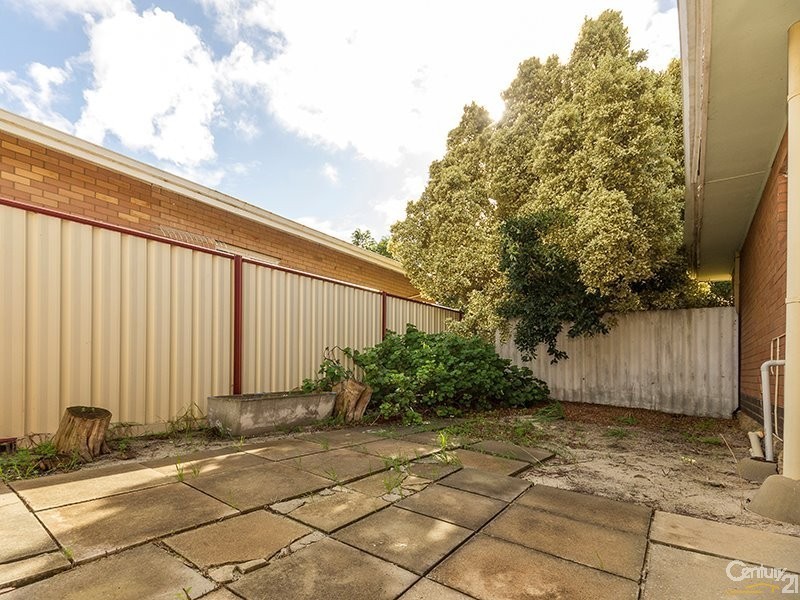 57 Cross Street, Queens Park WA 6107