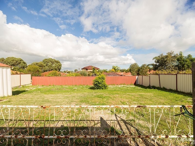 57 Cross Street, Queens Park WA 6107