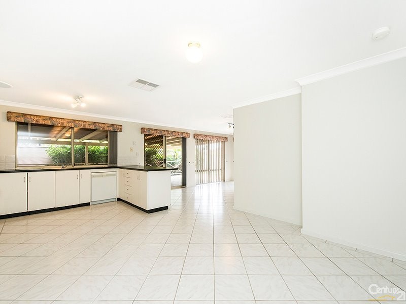 28 Bullfinch Street, Huntingdale WA 6110