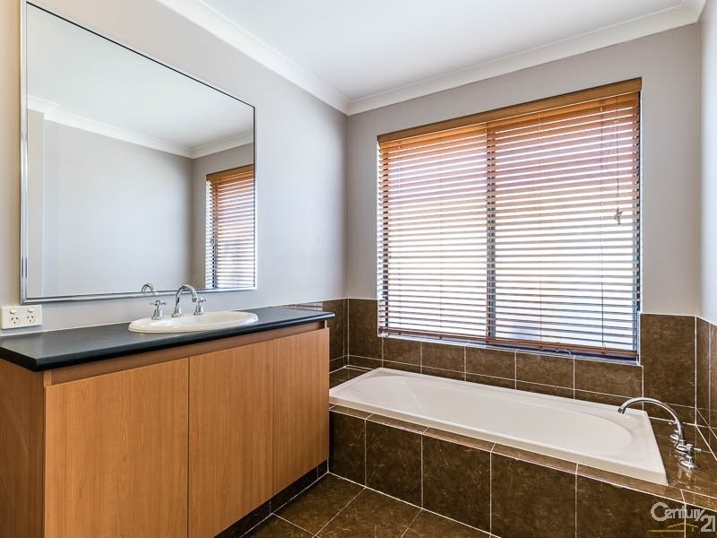 21 Figtree Drive, Canning Vale WA 6155