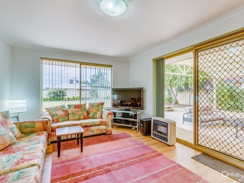 25 Limbee Glade, Huntingdale WA 6110