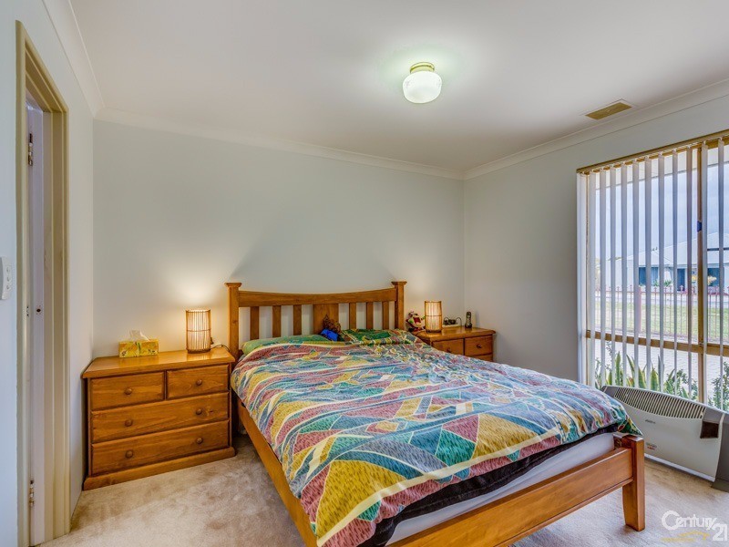 25 Limbee Glade, Huntingdale WA 6110
