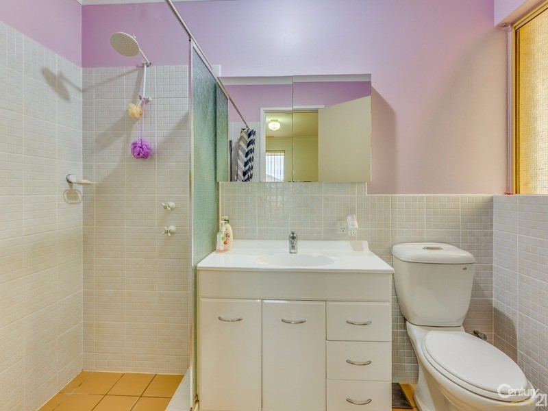 25 Limbee Glade, Huntingdale WA 6110