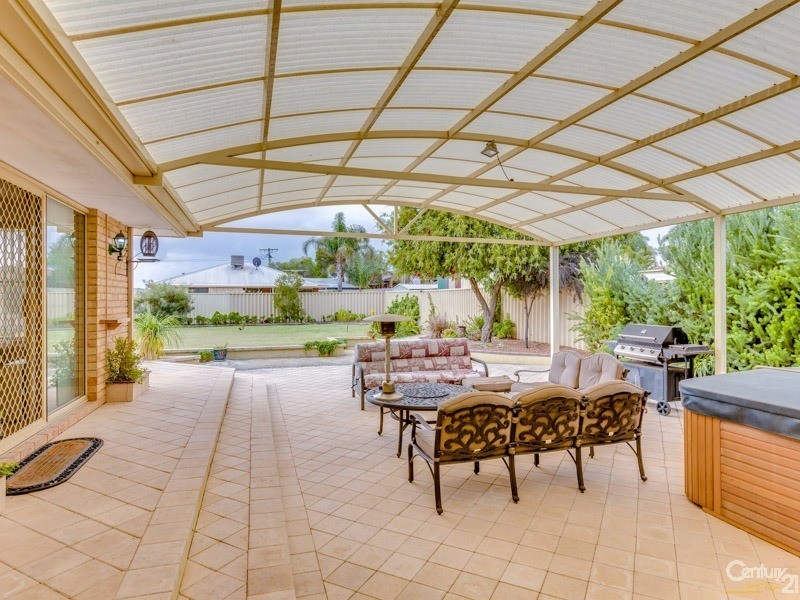 25 Limbee Glade, Huntingdale WA 6110