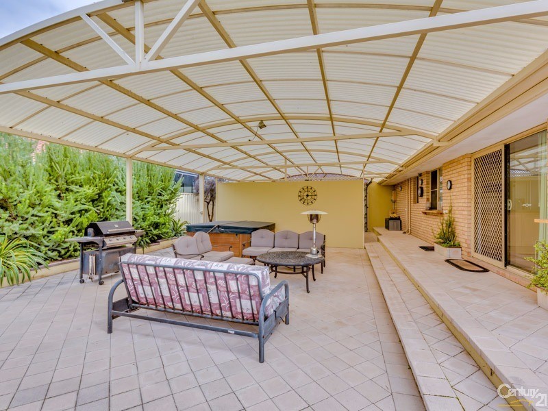 25 Limbee Glade, Huntingdale WA 6110