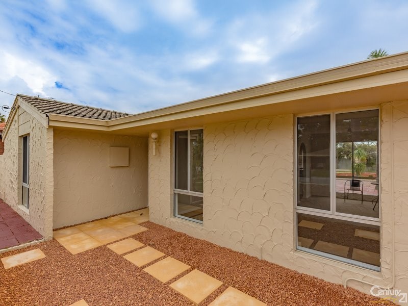 3 Coran Place, Camillo WA 6111