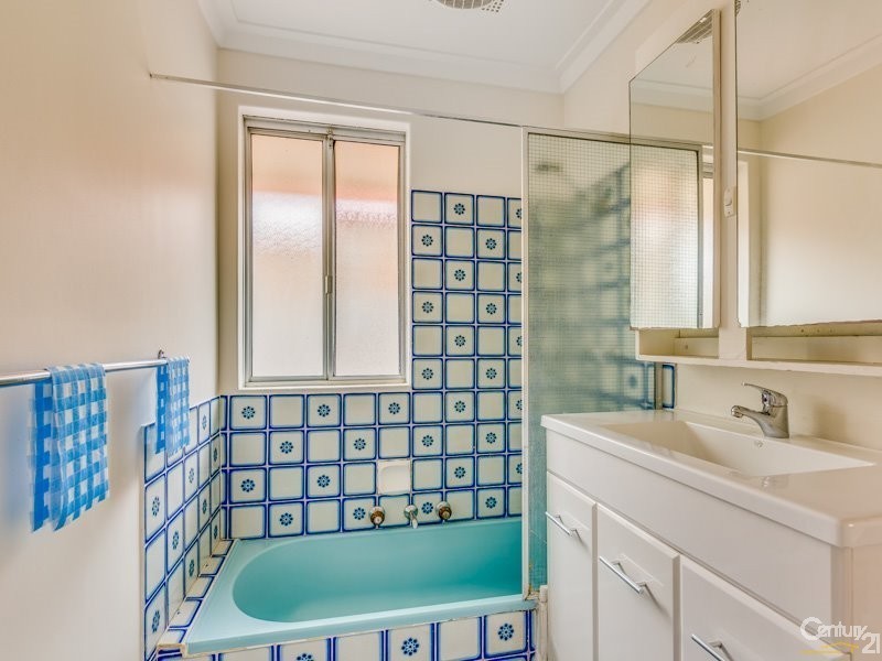 3 Coran Place, Camillo WA 6111