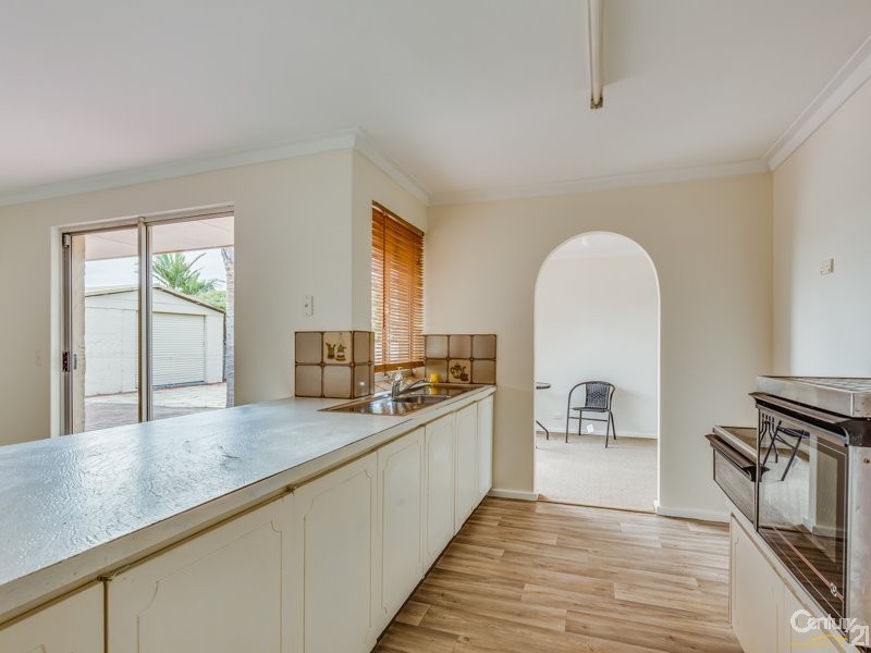 3 Coran Place, Camillo WA 6111