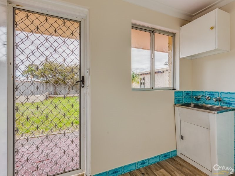 3 Coran Place, Camillo WA 6111