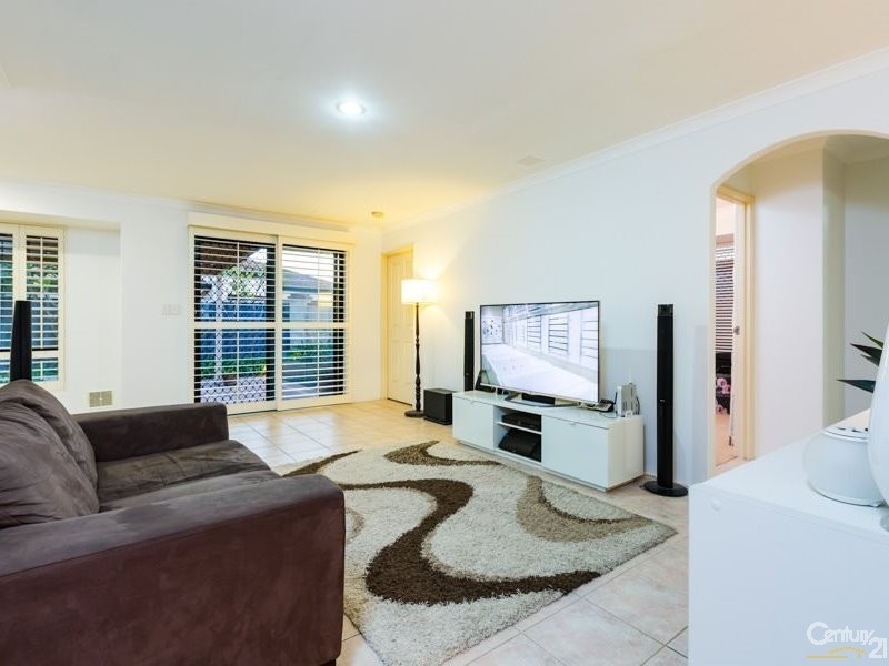 4A Ball Place, Queens Park WA 6107