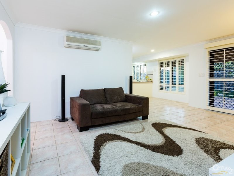 4A Ball Place, Queens Park WA 6107