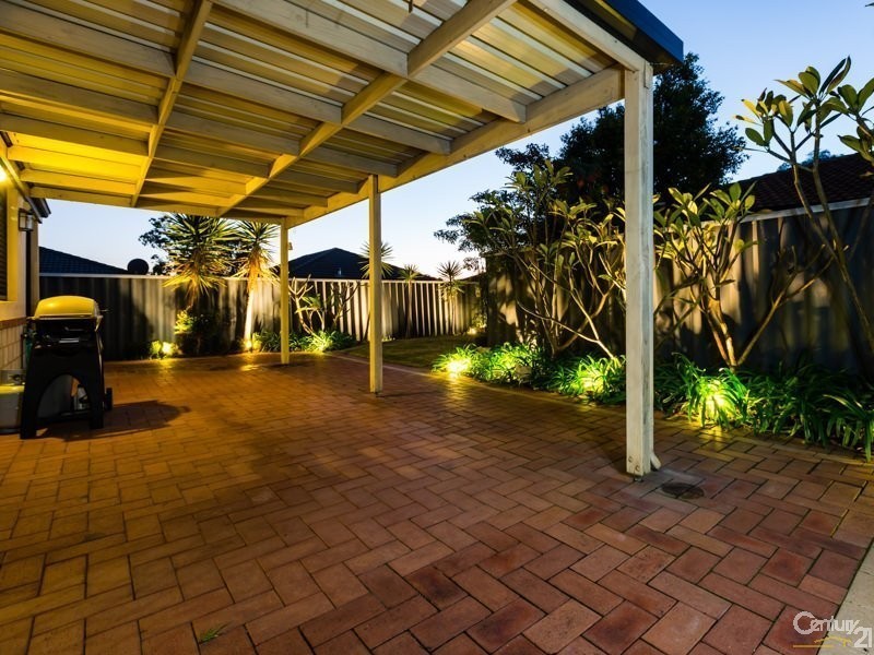 4A Ball Place, Queens Park WA 6107