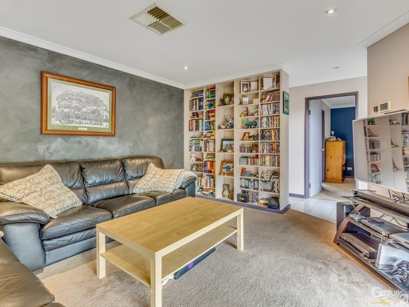 8 Pitta Place, Thornlie WA 6108