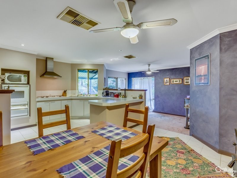 8 Pitta Place, Thornlie WA 6108