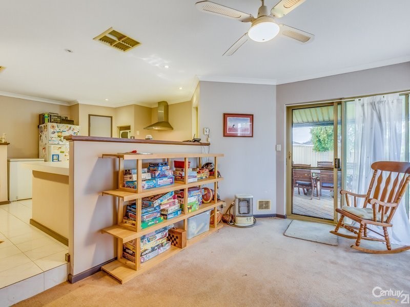 8 Pitta Place, Thornlie WA 6108