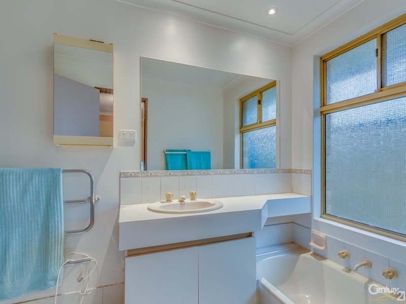 8 Pitta Place, Thornlie WA 6108