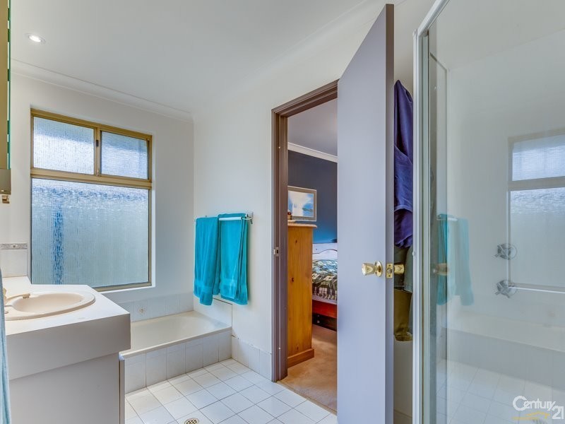 8 Pitta Place, Thornlie WA 6108