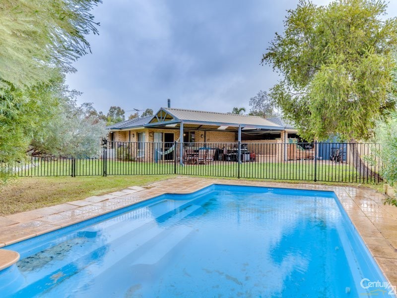 8 Pitta Place, Thornlie WA 6108