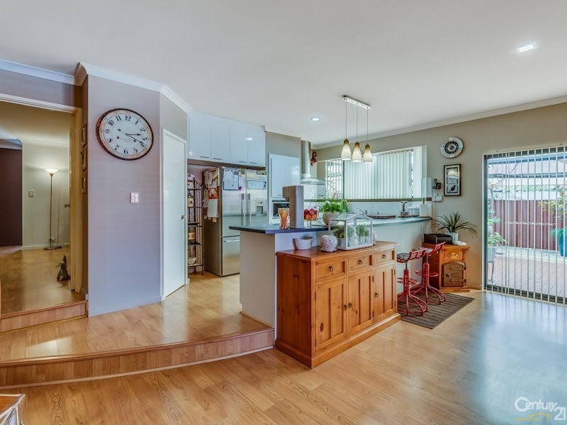 8 Valleyview Trail, Canning Vale WA 6155