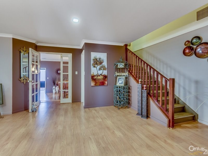 8 Valleyview Trail, Canning Vale WA 6155