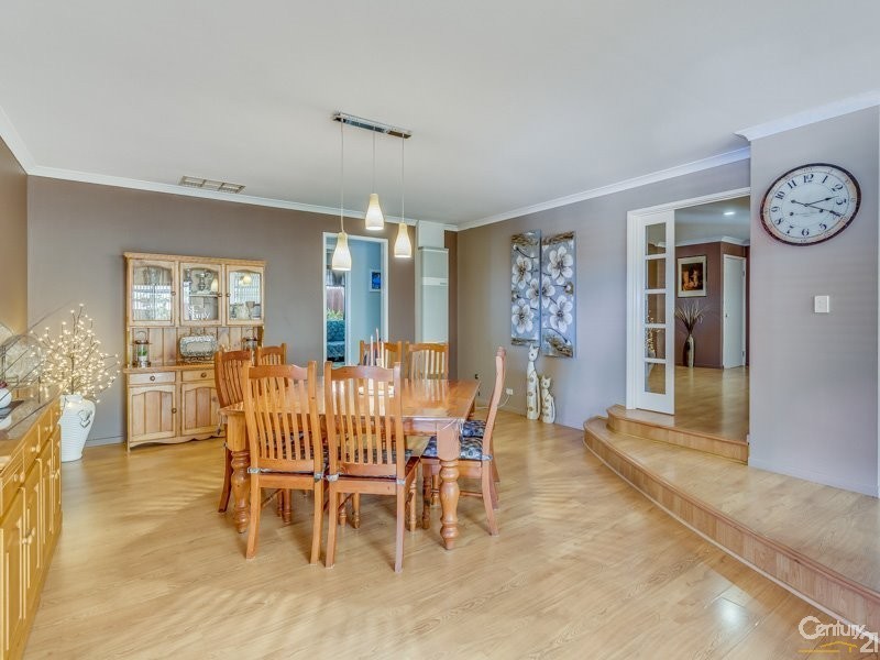 8 Valleyview Trail, Canning Vale WA 6155