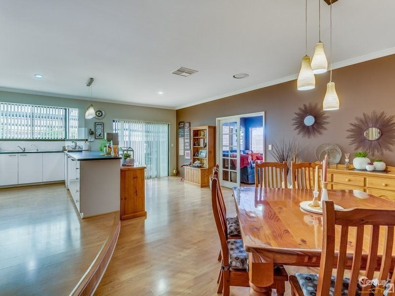 8 Valleyview Trail, Canning Vale WA 6155