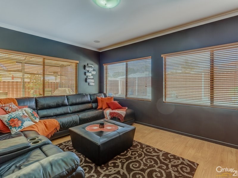 8 Valleyview Trail, Canning Vale WA 6155