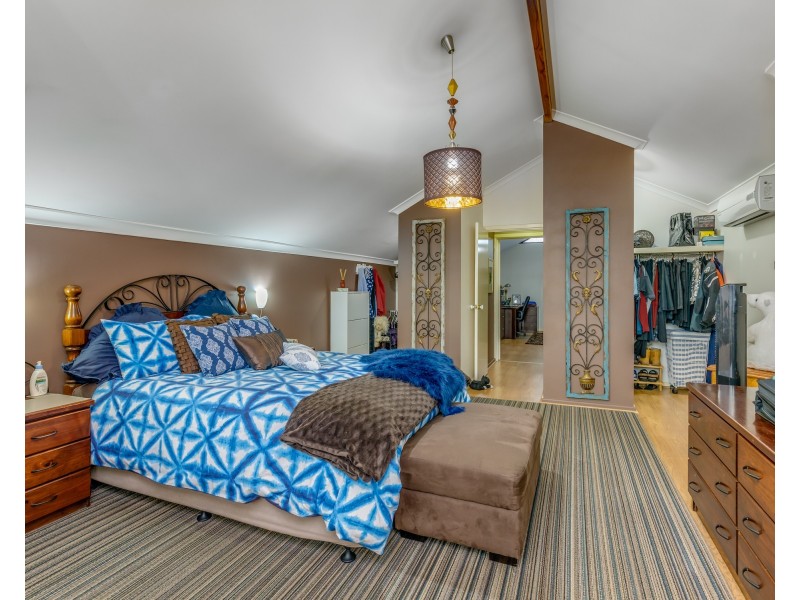 8 Valleyview Trail, Canning Vale WA 6155