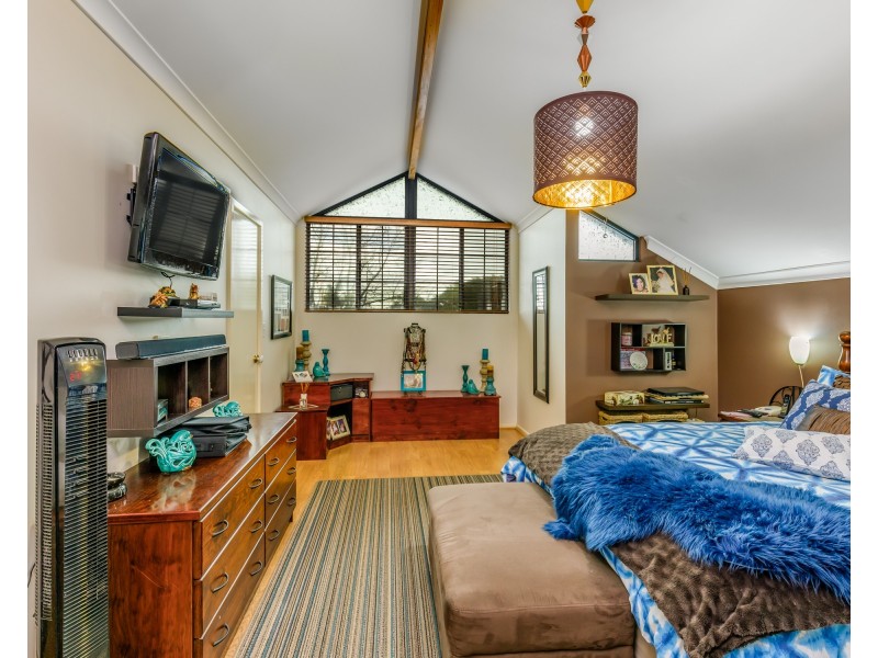 8 Valleyview Trail, Canning Vale WA 6155