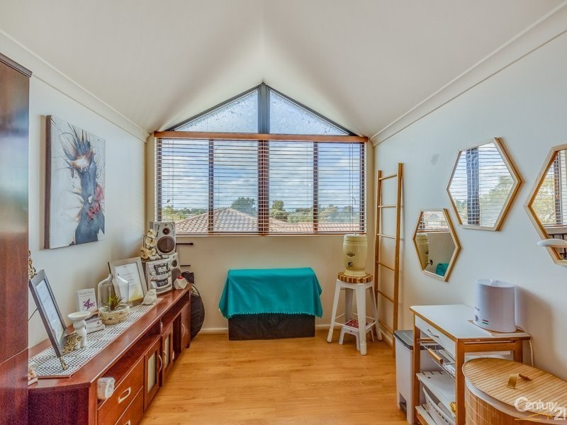 8 Valleyview Trail, Canning Vale WA 6155