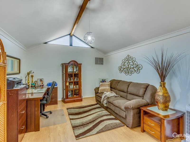 8 Valleyview Trail, Canning Vale WA 6155