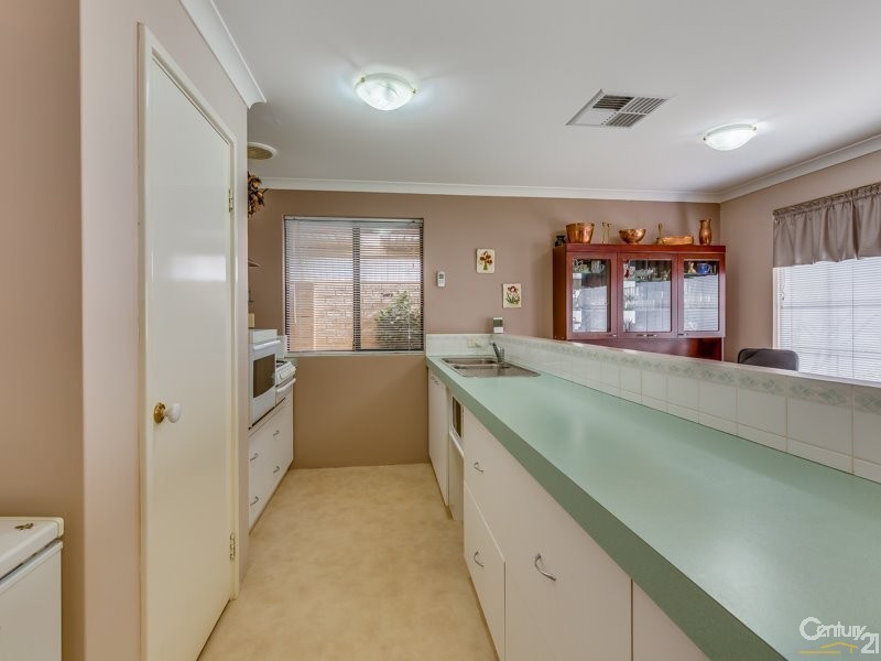 8 Valleyview Trail, Canning Vale WA 6155