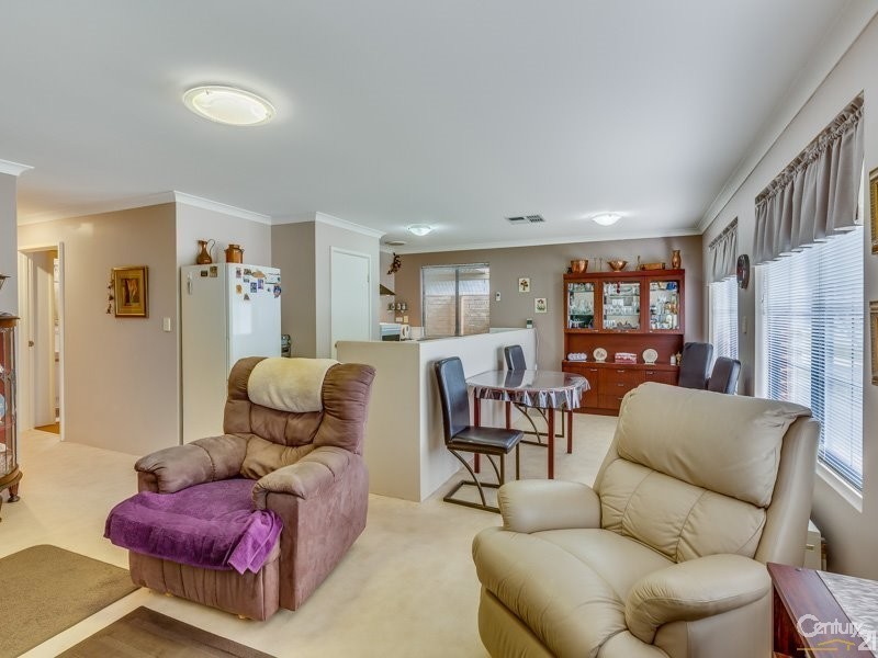 8 Valleyview Trail, Canning Vale WA 6155