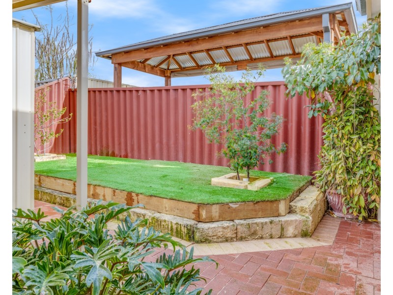 8 Valleyview Trail, Canning Vale WA 6155