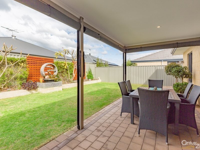 44 Pleasant Ave, Piara Waters WA 6112