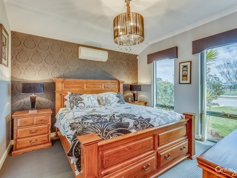 44 Pleasant Ave, Piara Waters WA 6112