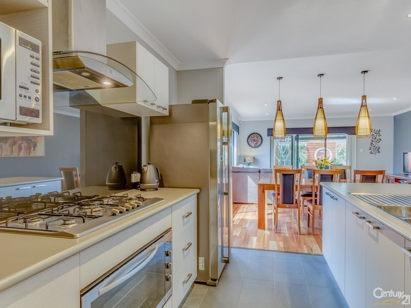 44 Pleasant Ave, Piara Waters WA 6112