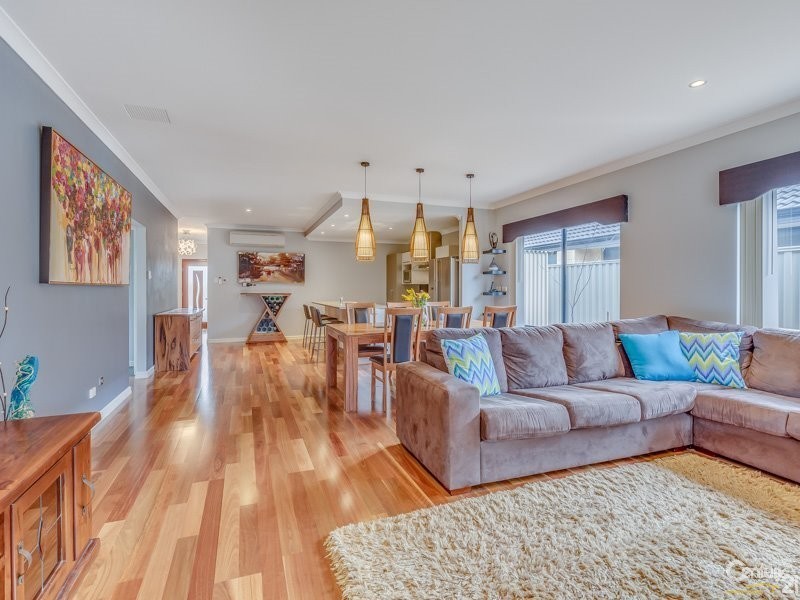 44 Pleasant Ave, Piara Waters WA 6112