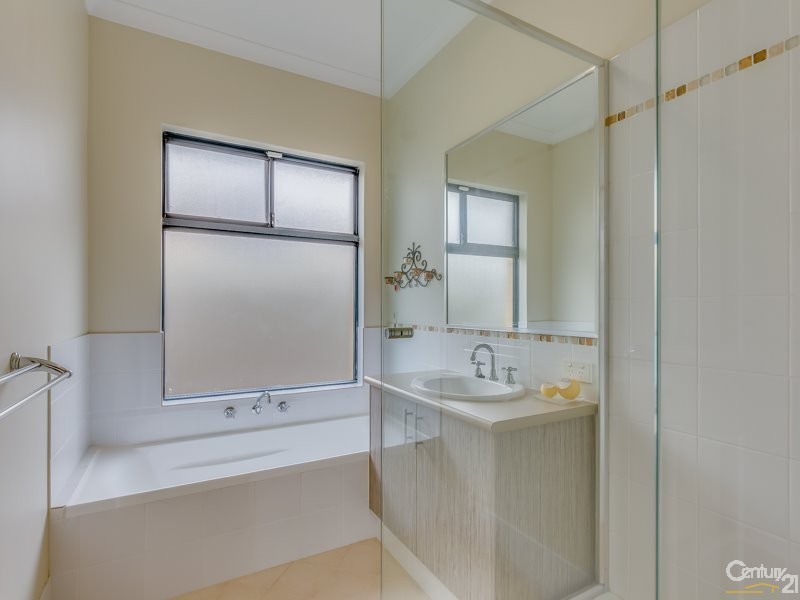 44 Pleasant Ave, Piara Waters WA 6112