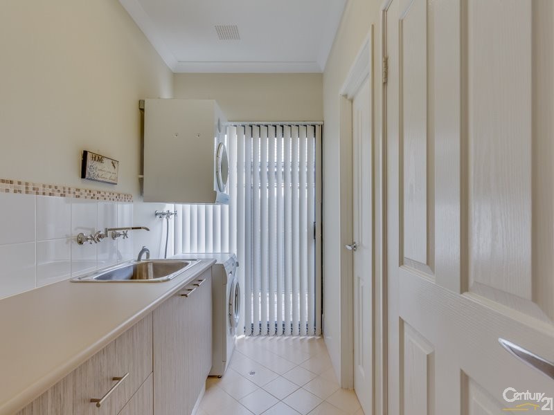 44 Pleasant Ave, Piara Waters WA 6112