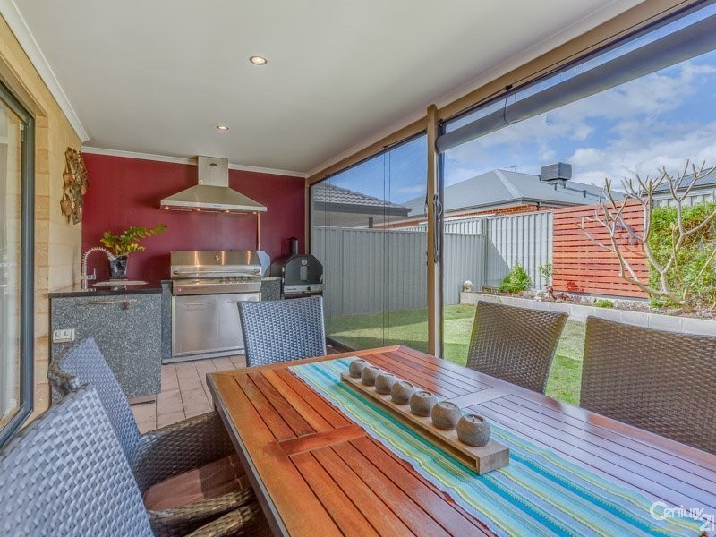 44 Pleasant Ave, Piara Waters WA 6112
