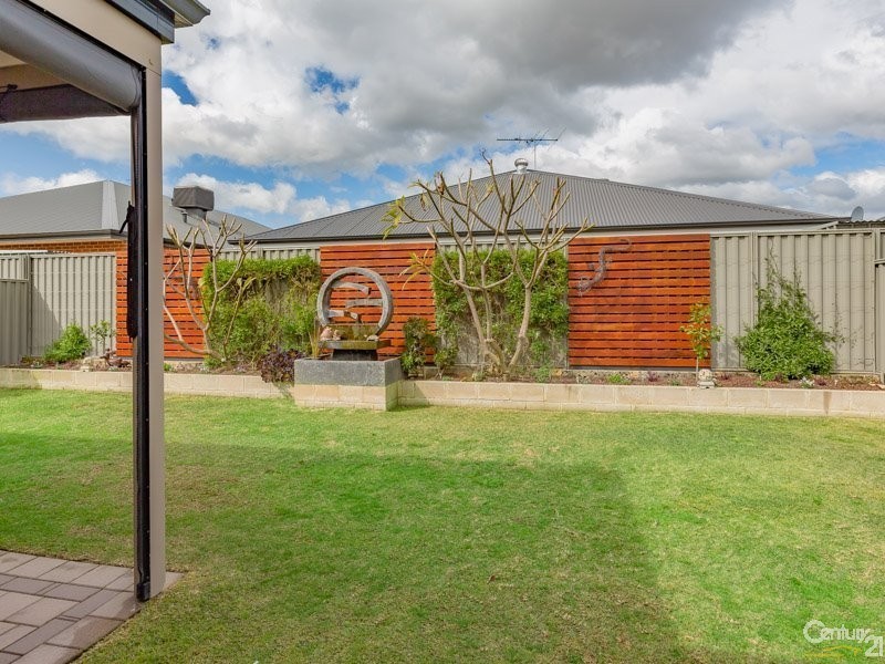 44 Pleasant Ave, Piara Waters WA 6112